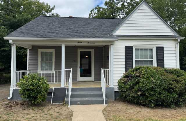 Newly updated 3 bedroom 1 bath with hardwood floors. photos photos