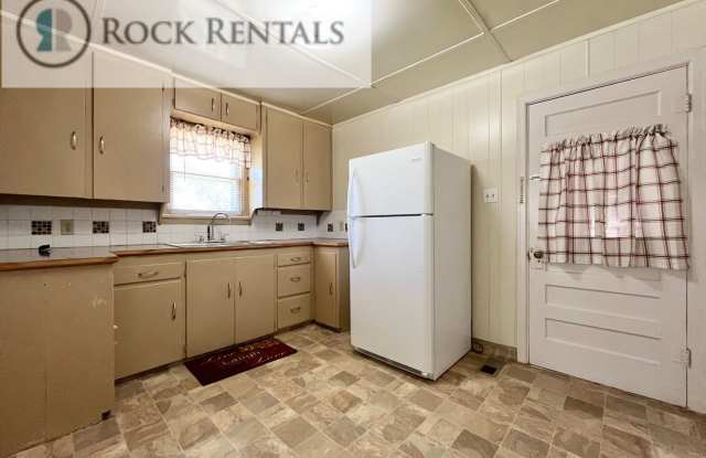 PRICE REDUCED! 2 Bed 1 Bath House with Garage Gallery 1