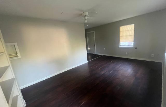 cute little 1 bed 1 bath home Gallery 3