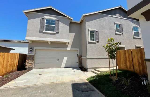 5 Bedroom Close to Beale Air Force Base - 5543 Brittany Court, Linda, CA 95901