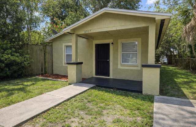 3707 E North Bay St photos photos