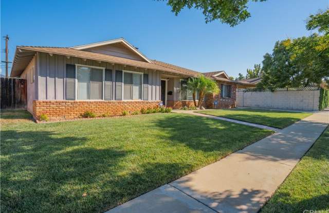 2461 W Valewood Street Gallery 2