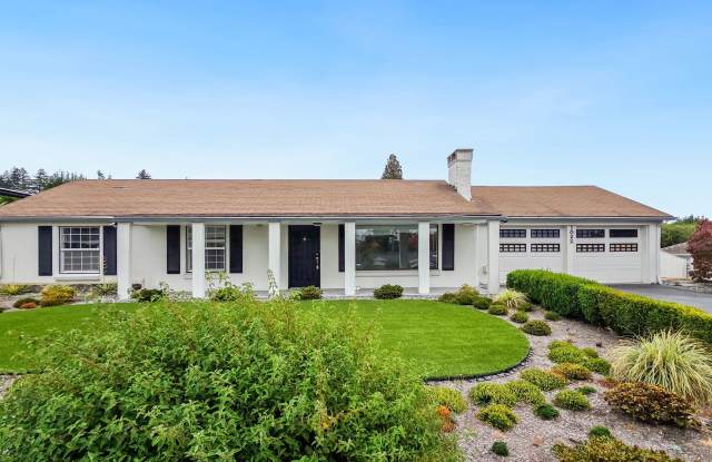 Bellevue Rambler Near Downtown – Incredible Value Gallery 1