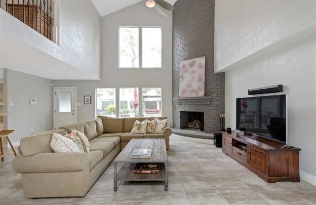 11010 Holly Springs Drive Gallery 2