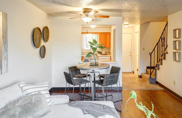 Spacious and immaculate townhomes! Free Water/Sewer/Garbage/Parking! Gallery 4