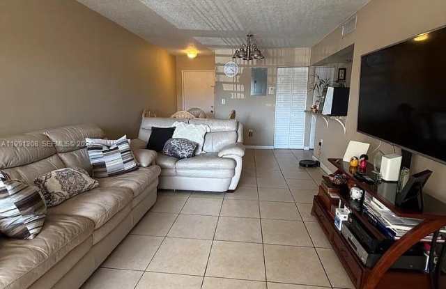 9715 Fontainebleau Boulevard Gallery 2