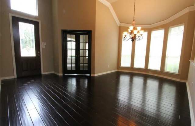 5569 Emerson Court Gallery 3