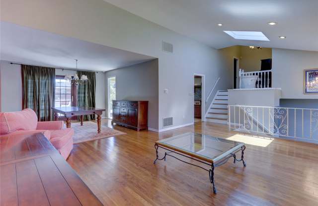 14 St. Lawrence Place Gallery 4