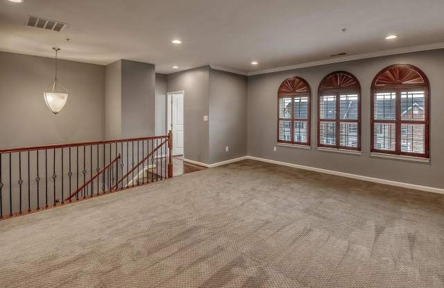 Stunning top level condo in Linton at Ballenger ready now! Gallery 1