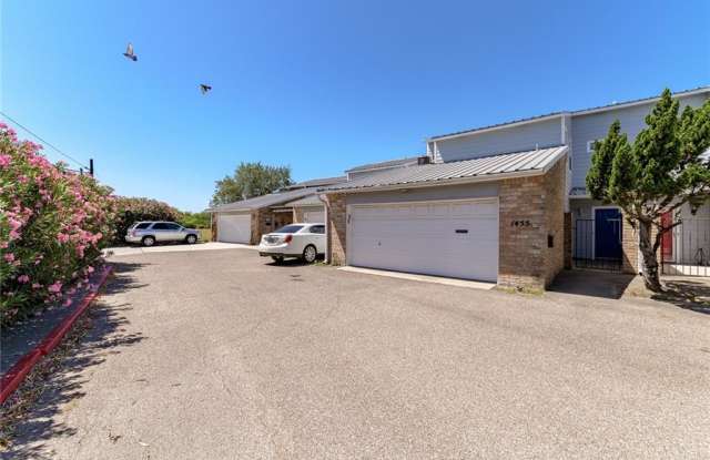 1455 Moore Ave - 1455 Moore Avenue, Portland, TX 78374