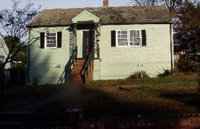 Convenient Single Family In Fort Hill - 4613 Fairmont Avenue, Lynchburg, VA 24502