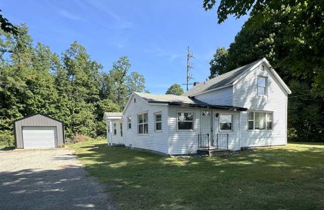 Updated price! Remodeled home with a large yard in Bristol! - 904 East Elkhart Street, Bristol, IN 46507