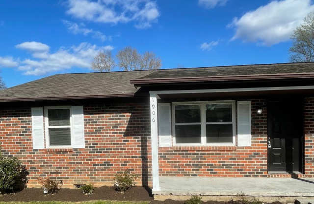 Two Bed/One Bath Centrally Located to West Knox photos photos