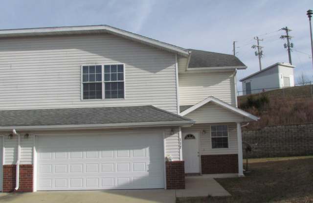 AVAILABLE SEPTEMBER 08,2025!! - 117 Hickory Ridge Drive, St. Robert, MO 65584