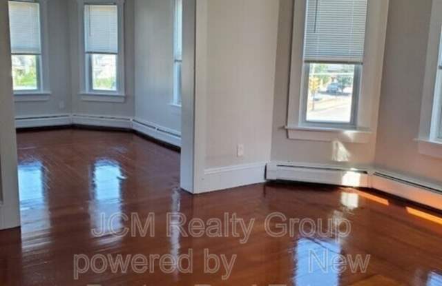 870 Moody Gallery 2