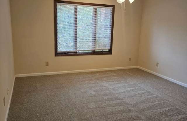 2 Bed/ 1 Bath- Village South Condominiums with private deck and pool access Gallery 4