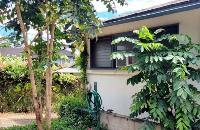 AVAILABLE NOW | 3 BED, 2 BATH HOME | Location: North Shore | Drive Up Parking Spaces, & Large Enclosed Yard | Utilities Not Included | Small Pet Considered photos photos AVAILABLE NOW | 3 BED, 2 BATH HOME | Location: North Shore | Drive Up Parking Spaces, & Large Enclosed Yard | Utilities Not Included | Small Pet Considered photos photos