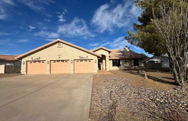 Very Nice House with 3 bedroom and 1 den/office - 3527 East Trevino Drive, Sierra Vista, AZ 85650 Very Nice House with 3 bedroom and 1 den/office - 3527 East Trevino Drive, Sierra Vista, AZ 85650