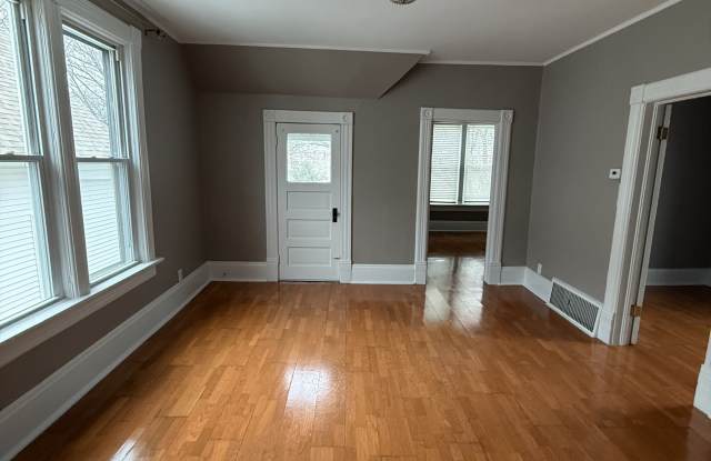 2438 North Bartlett Avenue - 2 photos photos