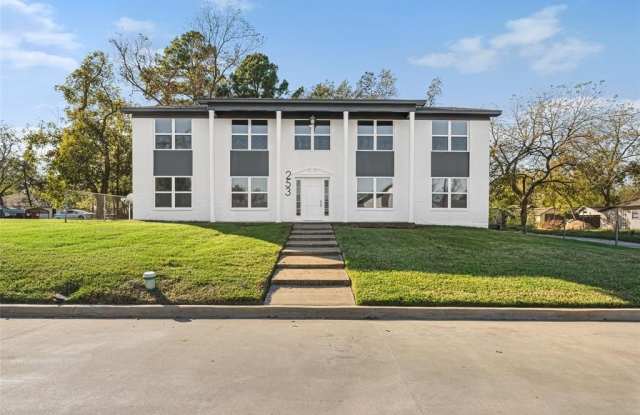 253 Locust Street S photos photos