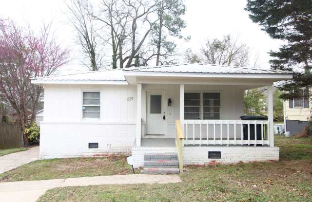 3 Bedroom, 1.5 Bath! New on the Market and Newly Renovated! Better Hurry!! photos photos