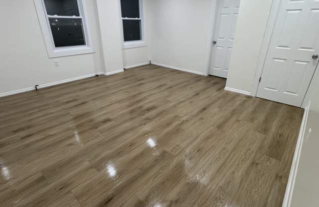 15 VAN COURTLAND PLACE - 2 photos photos