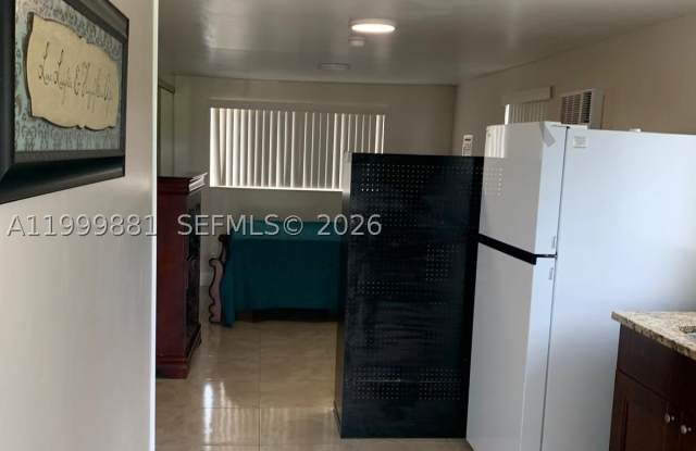 19121 NE Miami Ct Gallery 2