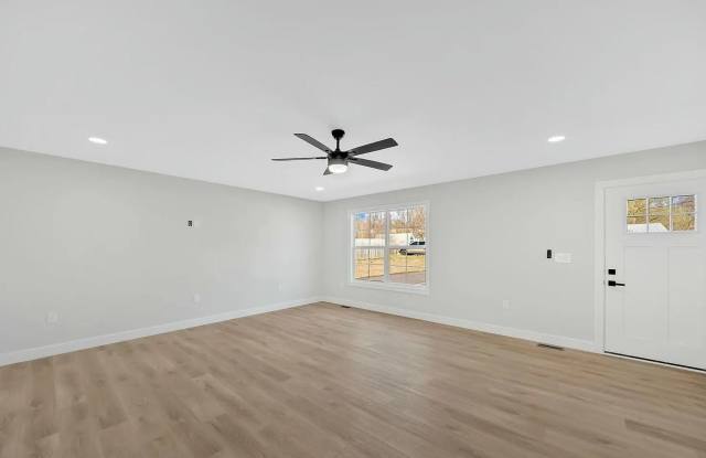 New 4BR/3.5BA Townhome in Meadowview – Modern Living in a Peaceful Historic Setting Near Emory & Henry Gallery 4