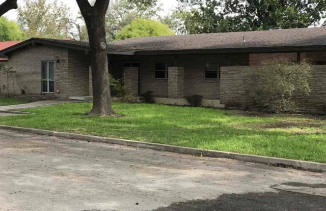 16 Larkwood - 16 Larkwood Ln, Del Rio, TX 78840