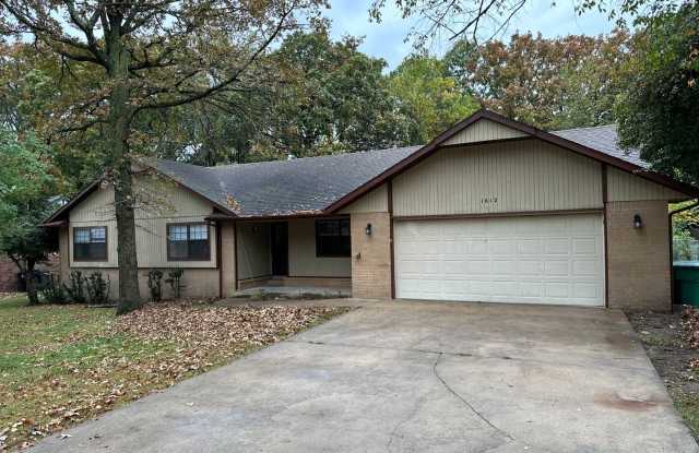 Available 7/1!  Spacious 3 Bedroom, 2 Full Bathroom Rogers Home in Quiet Neighborhood photos photos