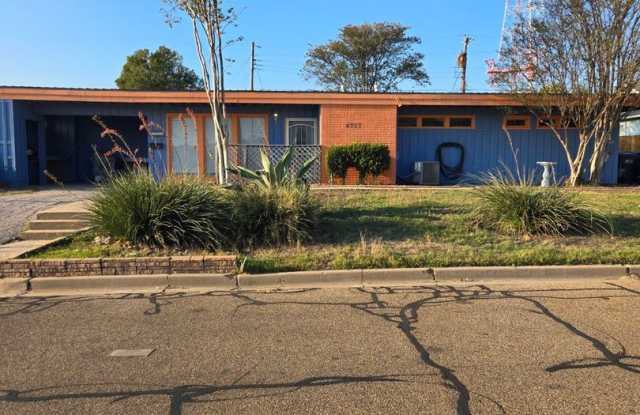 Charming 2-Bed, 1-Bath Duplex in the Heart of Waco - 4719 Colonial Avenue, Waco, TX 76710