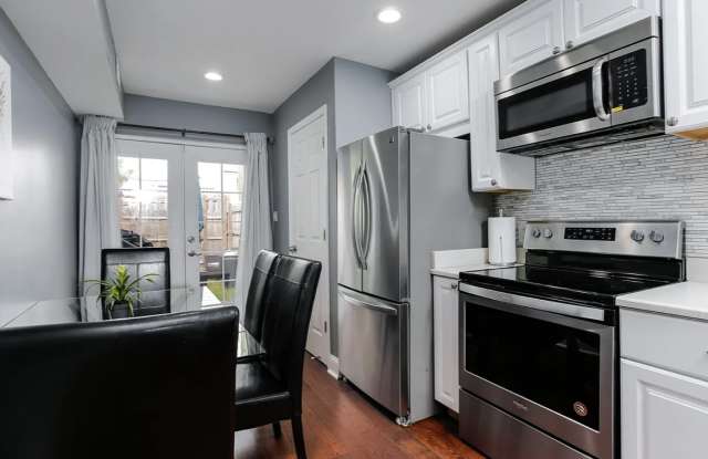 614 South Luzerne Avenue -Room 1 Gallery 4