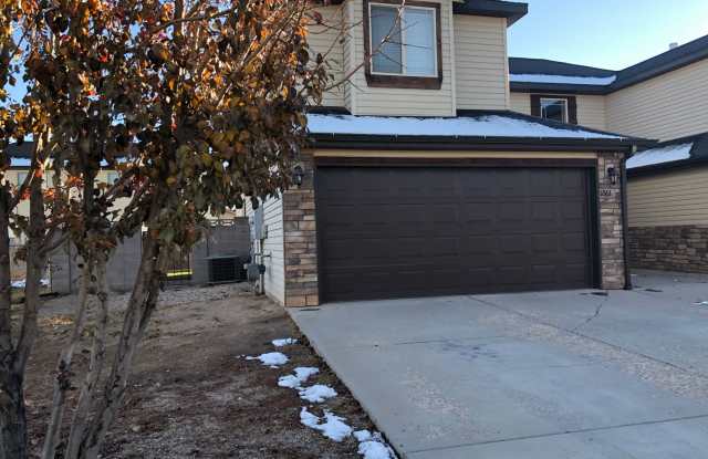 Quiet Neighborhood & Beautiful Home! photos photos
