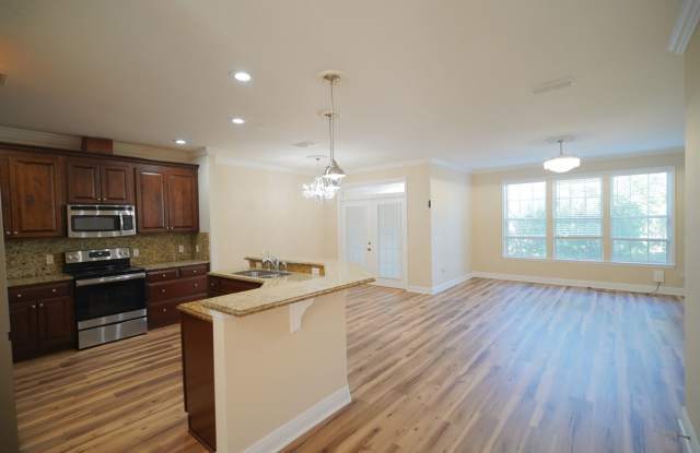 3 Bed / 2.5 Bath Townhome w/Garage in NW Gallery 3