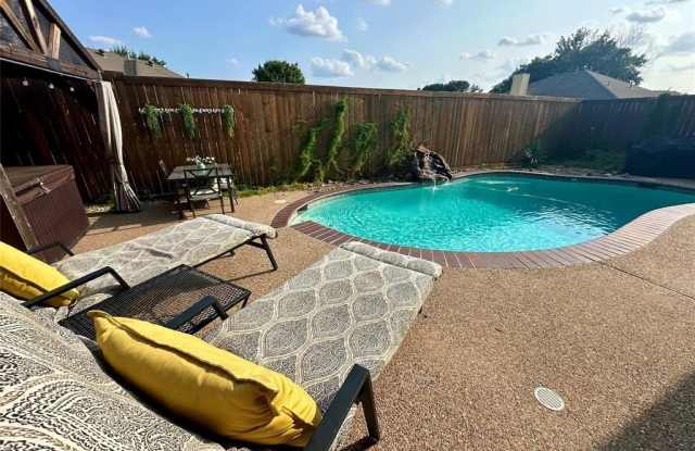 198 Radecke Road - 198 Radecke Road, Krum, TX 76249