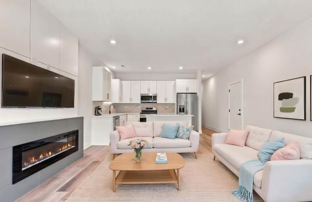 4605 S Prairie Avenue Gallery 4