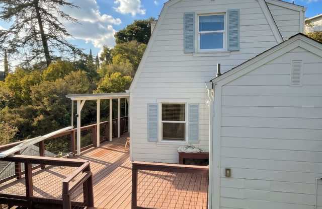NOW AVAILABLE! | $3,850 | Charming 3BR/2BA Castro Valley Hillside Home w/ Scenic Views! Gallery 4