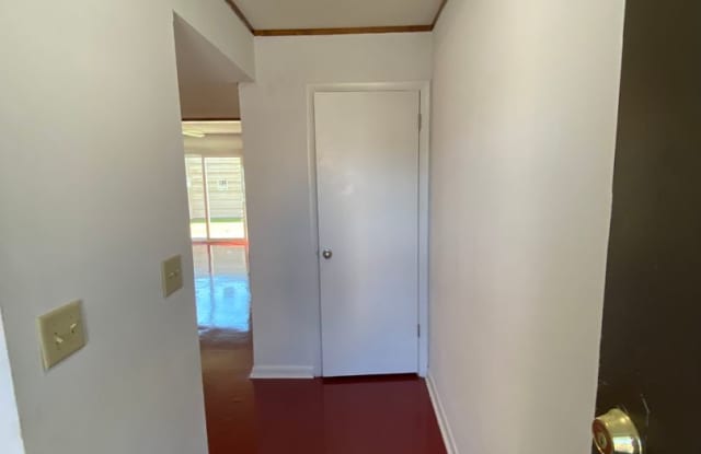 MOVE-IN READY (Pets Considered) |  ONLY PAY ELECTRIC + RENT Gallery 3