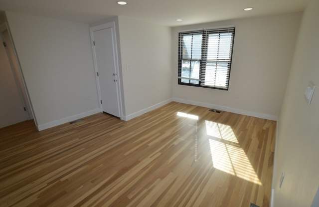 112 Lynde St unit: 1 Gallery 4
