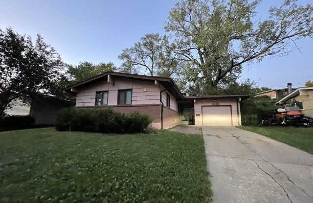 8462 Grand Ave - 3 Bed/2 Bath in Keystone | Refinished Parquet Floors, Finished Basement, 1-Car Garage photos photos