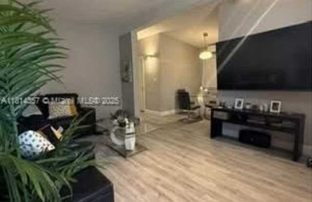 10730 SW 40th St photos photos