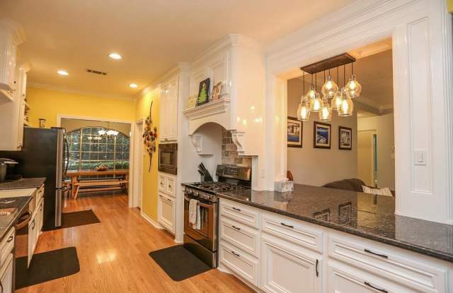 1306 E SHADY GROVE COURT Gallery 4