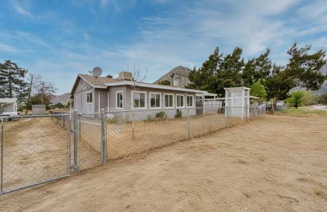 3+2 Gorgeous Remodeled Home with Updated Kitchen & More! In Onyx, CA Gallery 3