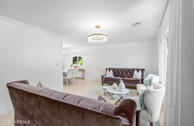 26 Hilltop Road Gallery 2