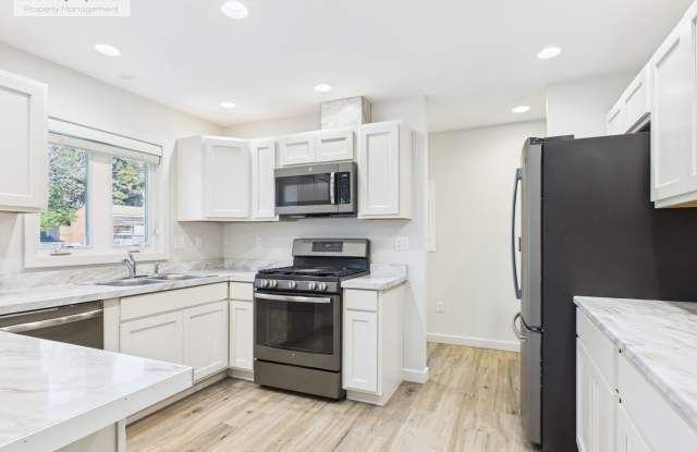 3 Bedroom with Attached 1 Car Garage - 1411 South Grand Avenue, Bozeman, MT 59715