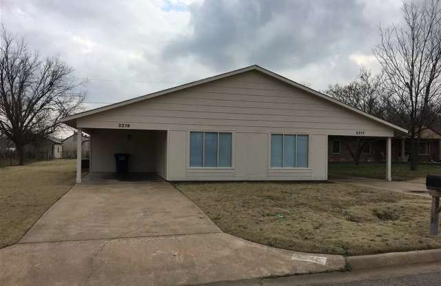 2217 E Eucalyptus Ave - 2217 East Eucalyptus Avenue, Enid, OK 73701