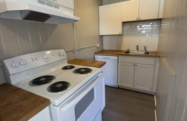 Newly Renovated 1 Bedroom / 1 Bath Home In Winston-Salem | Call for September Specials Gallery 3