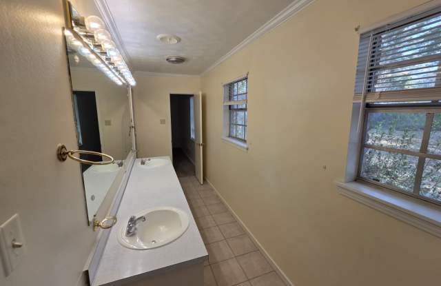 5911 Lake Trace Circle - 5911 Lake Trace Circle, Jackson, MS 39211