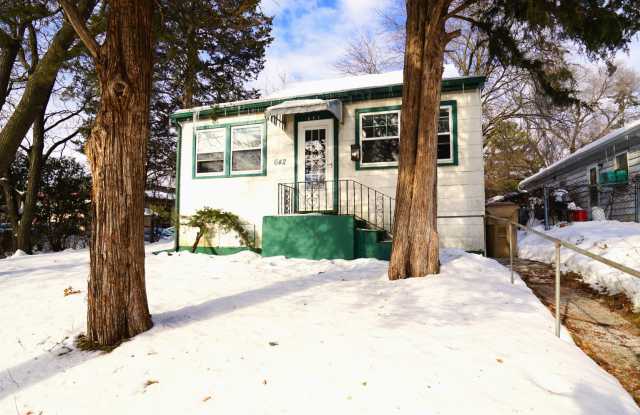 Charming 4 Bedroom House W/ Garage Parking and Fenced in Yard! photos photos