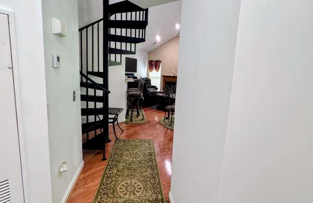 15616 Everglade Ln Gallery 2